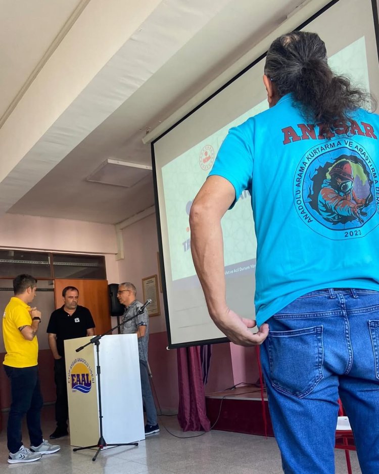 Mersin Ekibimizden Gençlere Afet Farkındalık Eğitimi